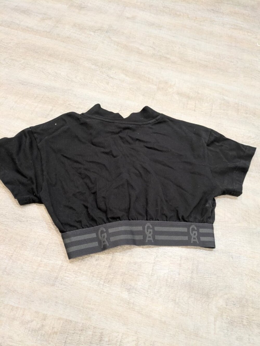 Good American Black Cropped Mock Neck Tee with Logo Band Hem Size 2